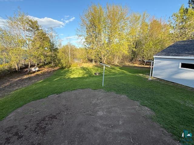 710 N Boundary Ave, Duluth, MN 55810 - view of grassy yard