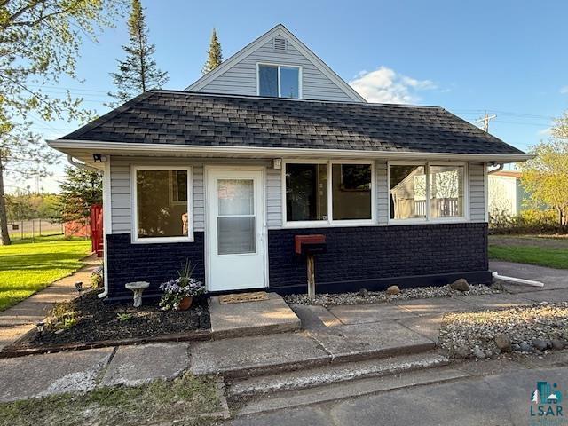 710 N Boundary Ave, Duluth, MN 55810 - bungalow-style home featuring roof with shingles and brick siding