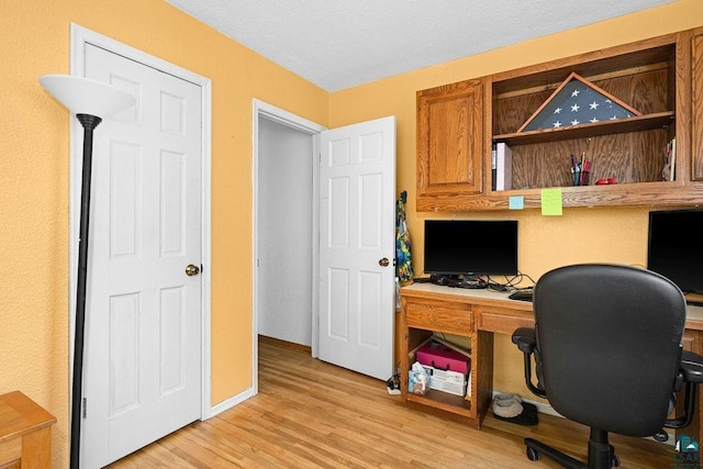 5152 Martin Rd, Duluth, MN 55811 - office featuring light wood-style floors and baseboards