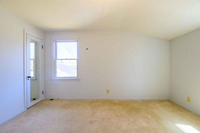 335 E Willow St, Duluth, MN 55811 - unfurnished room with light carpet