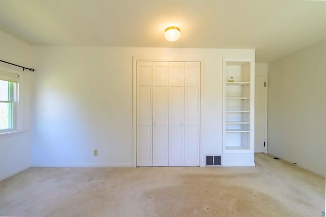 335 E Willow St, Duluth, MN 55811 - unfurnished bedroom featuring light colored carpet and a closet