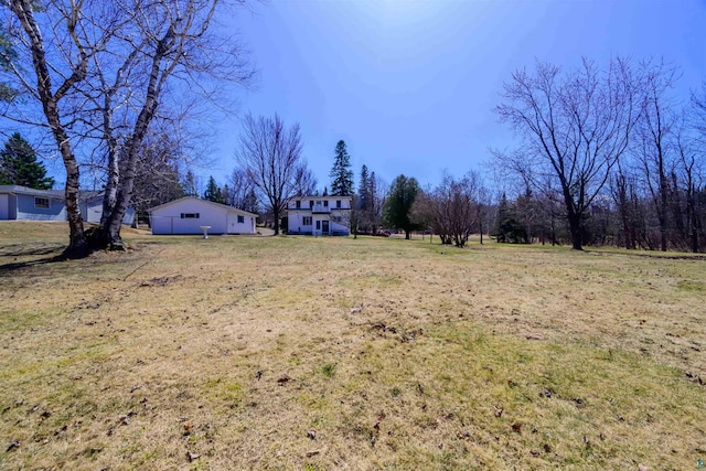 335 E Willow St, Duluth, MN 55811 - view of grassy yard