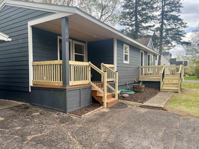 10 Canosia Rd, Esko, MN 55733 - view of home's exterior with a porch