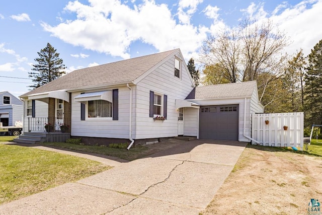 2611 Chambersburg Ave, Duluth, MN 55811 - view of front of property featuring an attached garage, driveway, roof with shingles, and a front yard