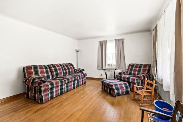 2611 Chambersburg Ave, Duluth, MN 55811 - living area with wood finished floors and baseboards