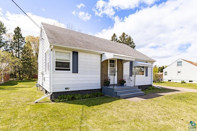 2611 Chambersburg Ave, Duluth, MN 55811 - bungalow-style house with a front yard