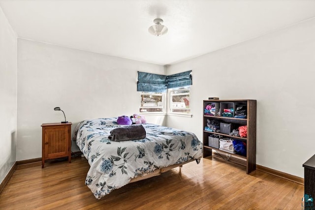 2611 Chambersburg Ave, Duluth, MN 55811 - bedroom with wood finished floors and baseboards