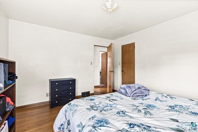 2611 Chambersburg Ave, Duluth, MN 55811 - bedroom featuring wood finished floors and baseboards