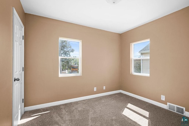 4124 Gilliat St, Duluth, MN 55804 - carpeted empty room with baseboards