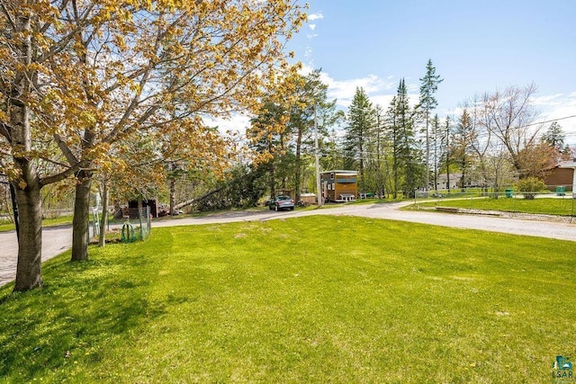 4124 Gilliat St, Duluth, MN 55804 - view of green lawn with driveway