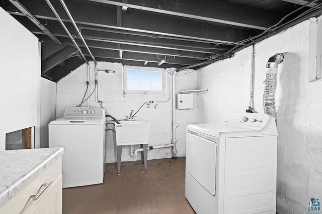 4124 Gilliat St, Duluth, MN 55804 - laundry area featuring washing machine and dryer