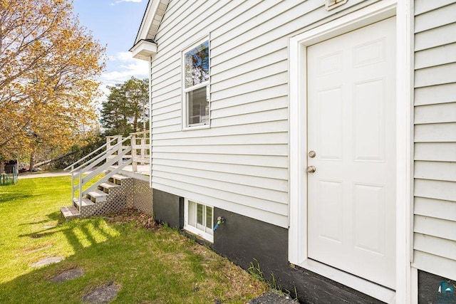 4124 Gilliat St, Duluth, MN 55804 - doorway to property featuring a lawn