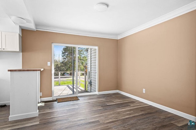 4124 Gilliat St, Duluth, MN 55804 - empty room featuring dark wood-style floors, baseboards, and crown molding