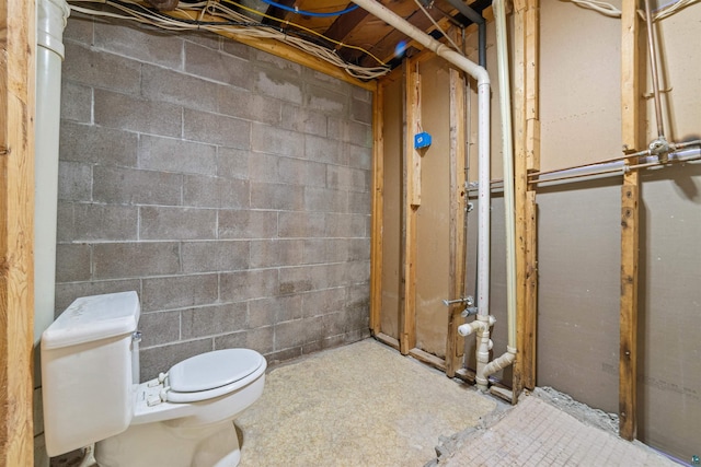 2229 Hillcrest Dr, Duluth, MN 55811 - bathroom featuring toilet and concrete block wall