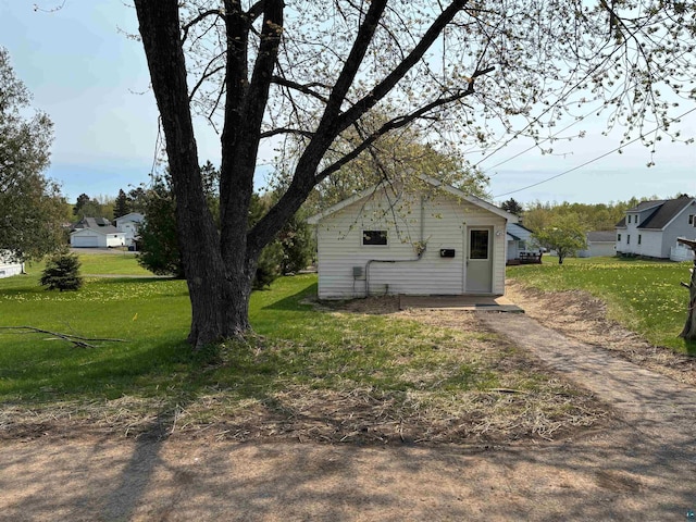 408 Midway Ave, Proctor, MN 55810 - view of front of property with a front yard