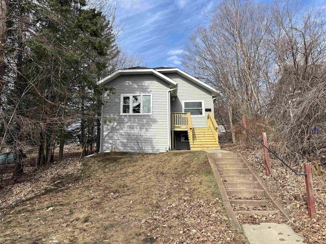 1417 N 7th Ave E, Duluth, MN 55805 - view of front of property featuring stairs