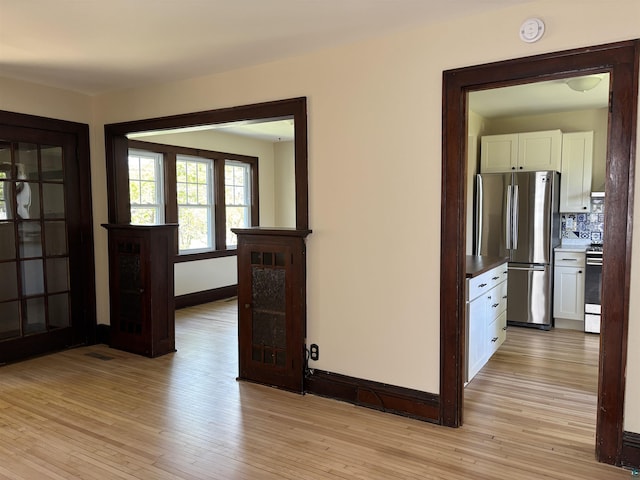 620 N 40th Ave W, Duluth, MN 55807 - hallway featuring light wood finished floors and baseboards