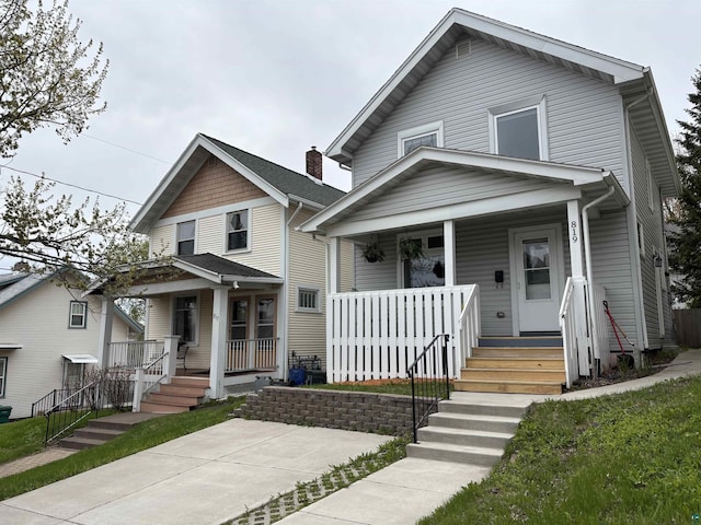 819 N 10th Ave E, Duluth, MN 55805 - american foursquare style home featuring covered porch