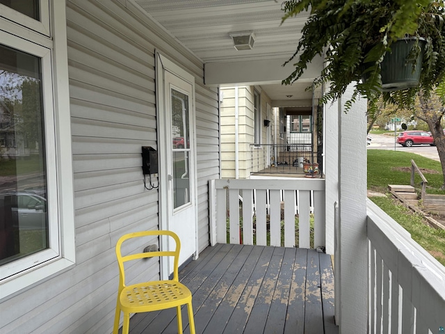 819 N 10th Ave E, Duluth, MN 55805 - view of wooden porch