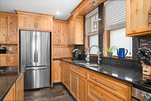 26 N 59th Ave W, Duluth, MN 55807 - kitchen featuring freestanding refrigerator, a sink, backsplash, range, and recessed lighting