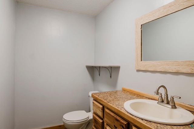 4527 Vermilion Trl, Gilbert, MN 55741 - half bathroom featuring vanity, toilet, and a textured ceiling