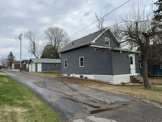 402 N Elba Ave, Eveleth, MN 55734 - view of side of property featuring a garage and an outbuilding