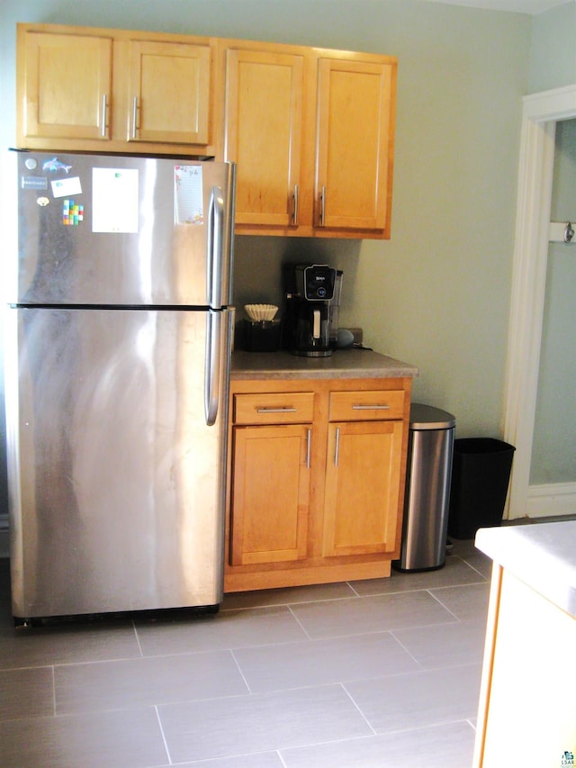 509 N 47th Ave W, Duluth, MN 55807 - kitchen with freestanding refrigerator and light tile patterned flooring