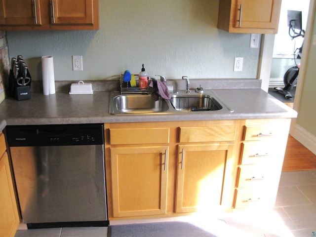 509 N 47th Ave W, Duluth, MN 55807 - kitchen featuring dishwasher, a sink, and light countertops