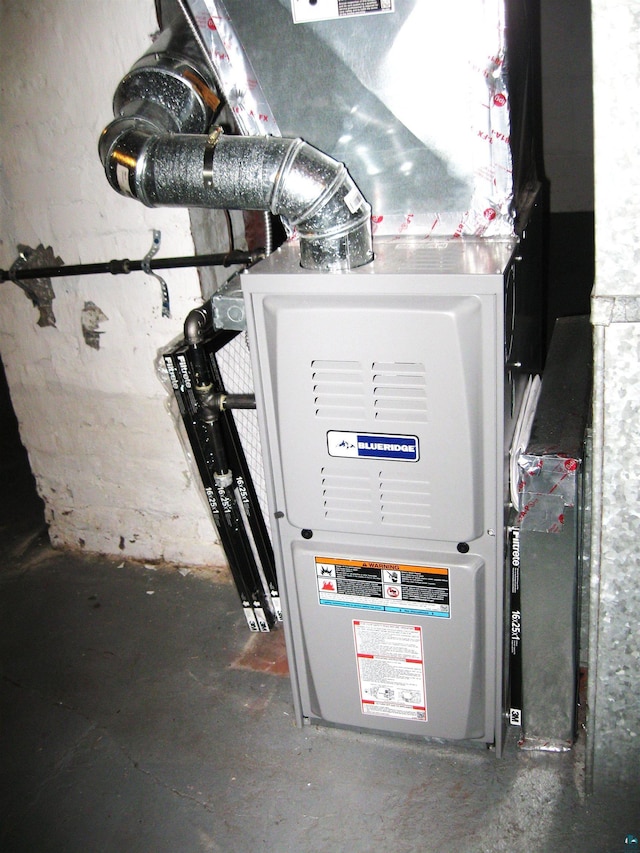 509 N 47th Ave W, Duluth, MN 55807 - utility room featuring heating unit