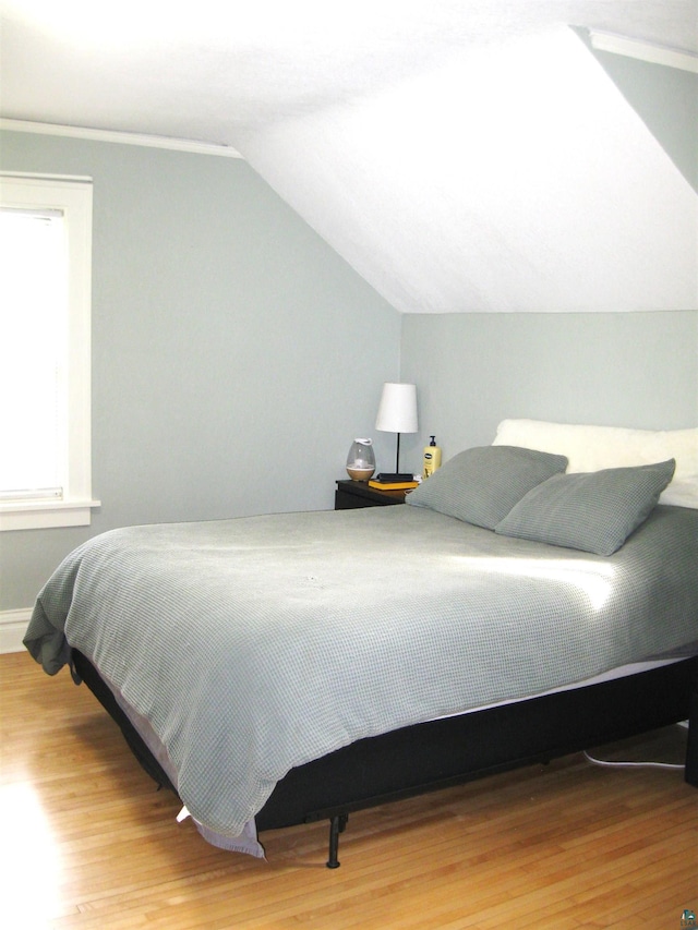 509 N 47th Ave W, Duluth, MN 55807 - bedroom featuring wood finished floors, vaulted ceiling, and baseboards