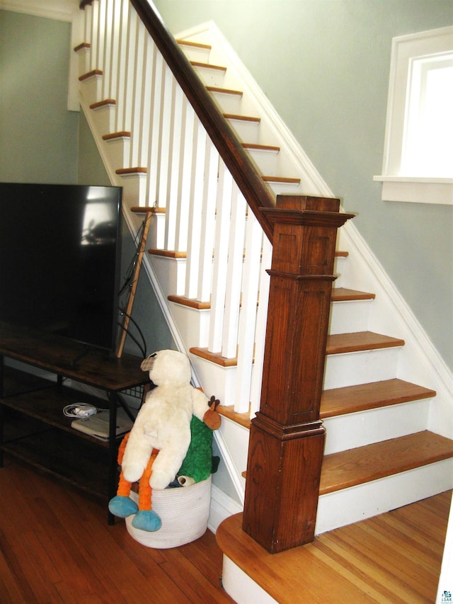 509 N 47th Ave W, Duluth, MN 55807 - stairway featuring wood finished floors and baseboards