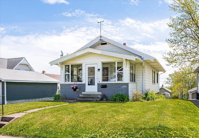 4308 W 8th St, Duluth, MN 55807 - view of front of property with a front lawn and entry steps