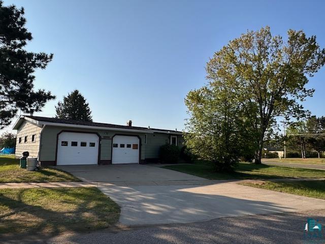 45 Glen Crk, Babbitt, MN 55706