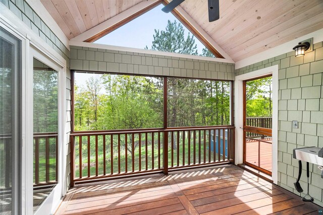 596 W Wabasha St, Duluth, MN 55803 - unfurnished sunroom with vaulted ceiling and ceiling fan