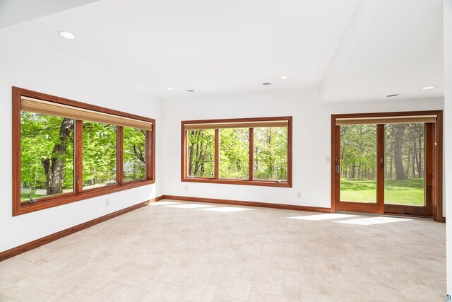 596 W Wabasha St, Duluth, MN 55803 - empty room with baseboards and recessed lighting