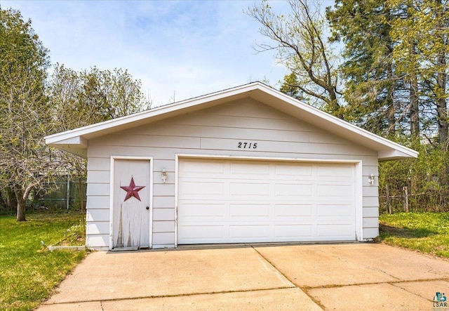 2715 Triggs Ave, Duluth, MN 55811 - view of detached garage