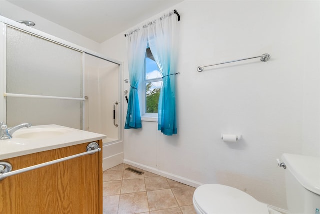 601 N 22nd Ave W, Duluth, MN 55806 - bathroom with toilet, tile patterned floors, shower / bath combination with glass door, baseboards, and vanity