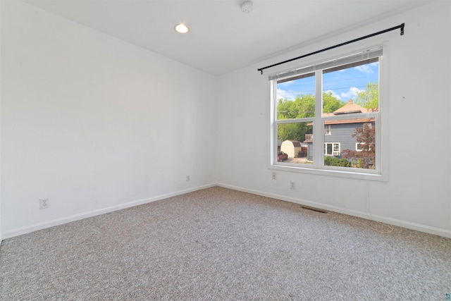 601 N 22nd Ave W, Duluth, MN 55806 - spare room with carpet, baseboards, a smoke detector, and recessed lighting
