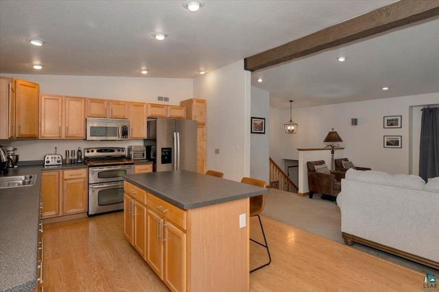 1505 Coachlight Crk, Proctor, MN 55810 - kitchen featuring stainless steel appliances, dark countertops, light wood-style floors, a kitchen bar, and recessed lighting
