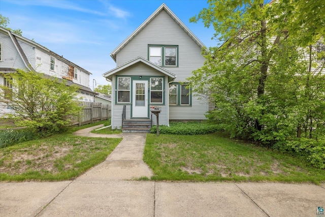 620 Hayes St, Eveleth, MN 55734 - view of front of home featuring entry steps