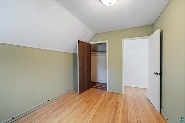 620 Hayes St, Eveleth, MN 55734 - unfurnished bedroom featuring hardwood / wood-style floors, lofted ceiling, and a closet