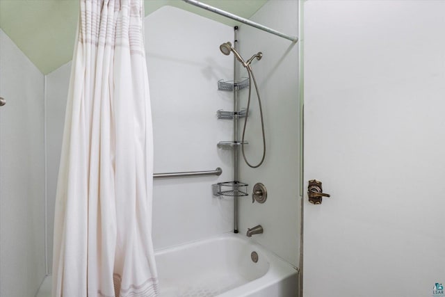 620 Hayes St, Eveleth, MN 55734 - full bath featuring shower / tub combo