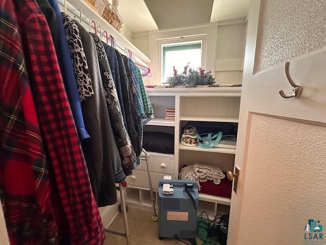 1601 W 4th Ave, International Falls, MN 56649 - view of walk in closet