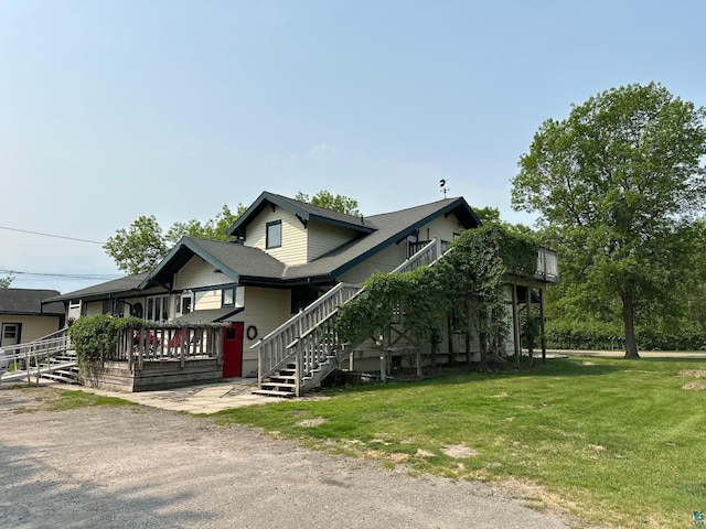 1601 W 4th Ave, International Falls, MN 56649 - view of front of house with a front yard, stairs, and a deck