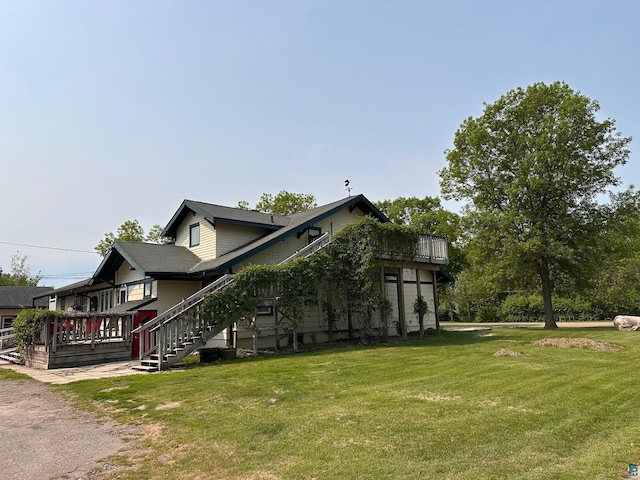 1601 W 4th Ave, International Falls, MN 56649 - view of property exterior featuring a lawn and stairs
