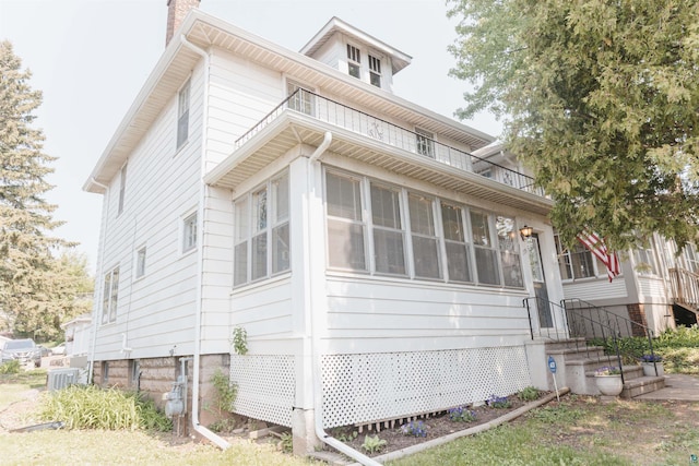 1719 E 8th St, Duluth, MN 55812 - view of property exterior featuring a chimney