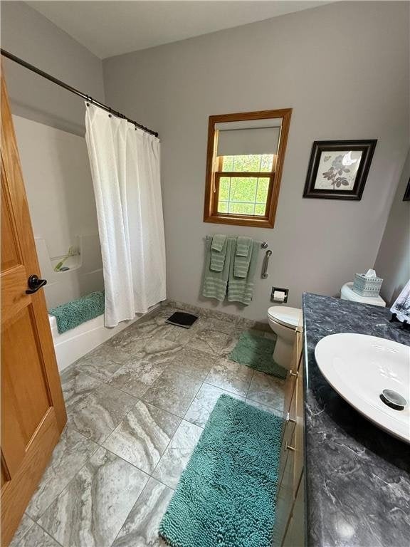 58950 State Highway 23, Sandstone, MN 55072 - full bathroom featuring vanity, toilet, and shower / bath combo