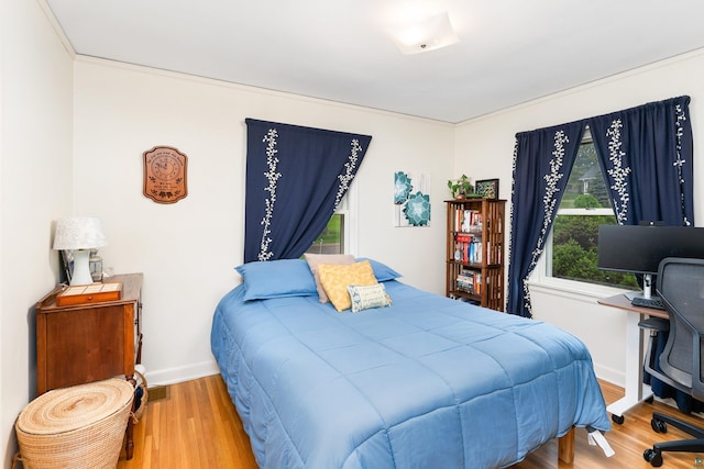 2006 Gearhart St, Duluth, MN 55811 - bedroom with wood finished floors and baseboards