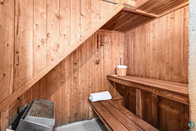 3319 E Superior St, Duluth, MN 55804 - sauna featuring wooden walls