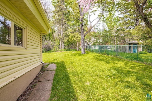3319 E Superior St, Duluth, MN 55804 - view of yard